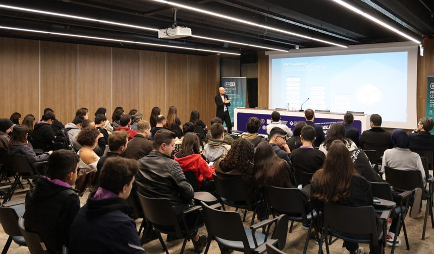 Bilişim Fuarı’nda güncel teknolojiler masaya yatırıldı