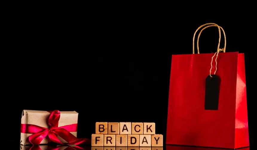 İstanbul Mağazalarında 'Efsane Cuma' İzdihamı