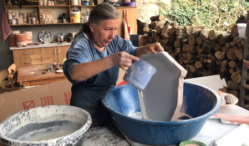 Emek emek işlenen eser papaya takdim edilecek