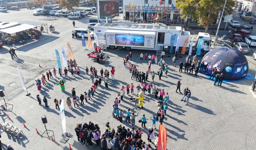 Büyükşehir’in Bilim ve Teknoloji Hizmeti Mobil Dijital Gençlik Merkezi’nin İlk Durağı İncesu Oldu