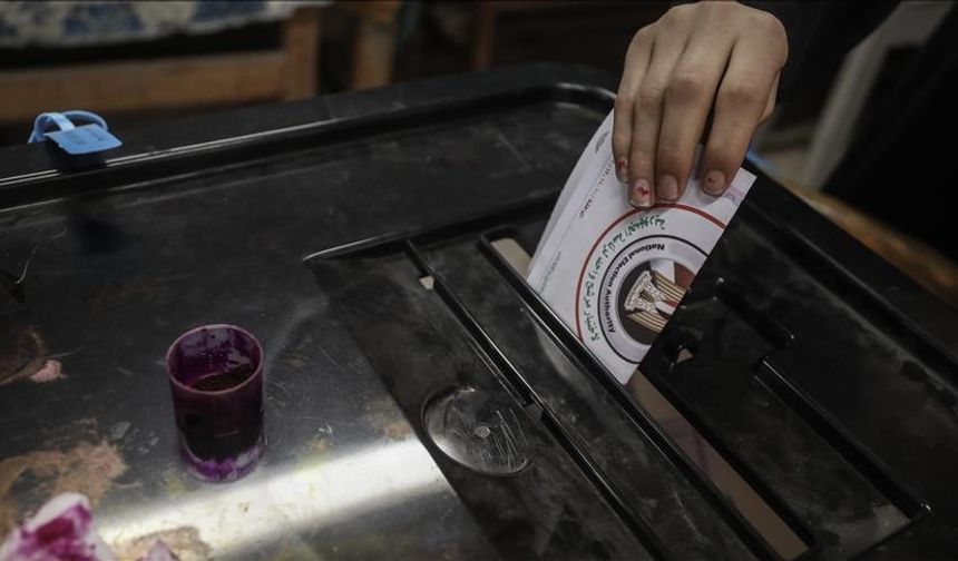 Mısırlılar seçimlerinin 2. aşamasında oy kullanmaya başladı