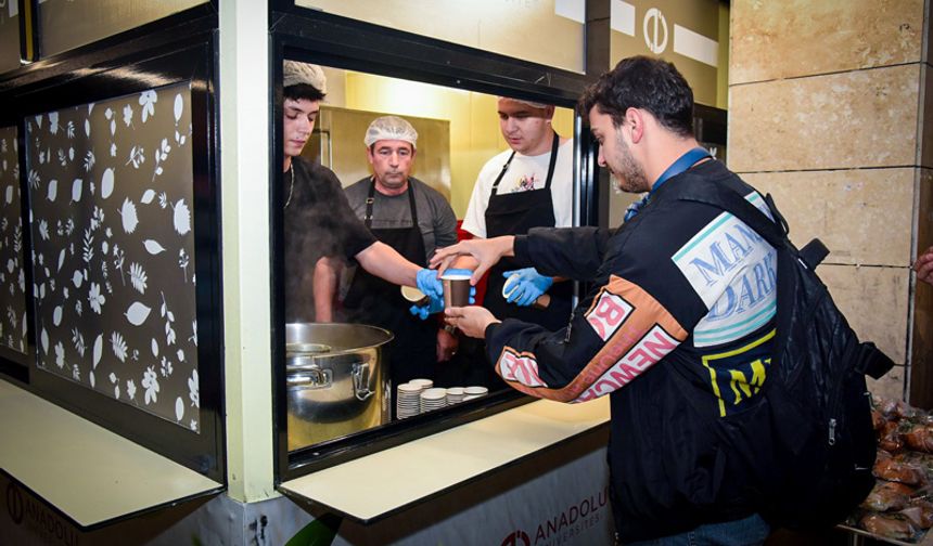 Anadolu Üniversitesi’nden Sınav Haftasında Öğrencilere Sıcak İkram Desteği