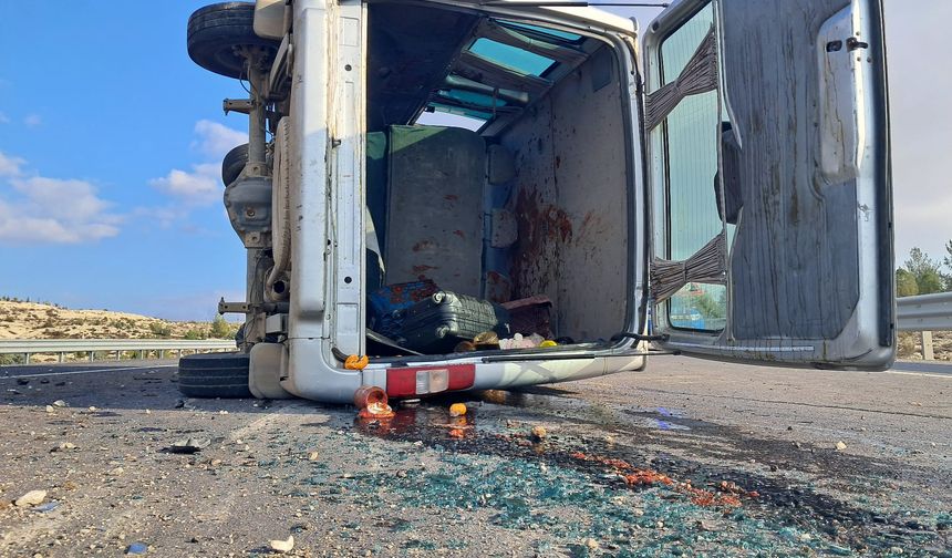 Panelvan araç ve cip çarpıştı