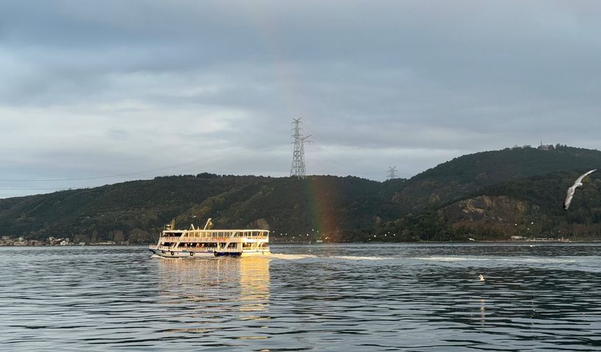 Sağanak yağmurdan sonra gökkuşağı şöleni yaşandı