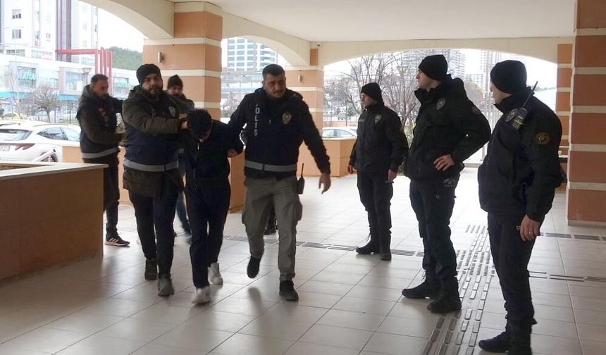 Bıçaklı kavganın zanlıları adliyeye sevk edildi