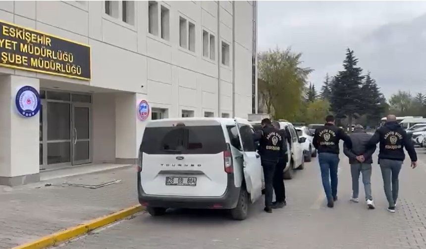 Yaşlı vatandaşları darp ederek bileziklerini çaldı