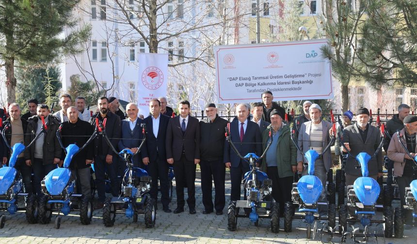 Tarımsal üretim geliştirmek için çiftçilere  çapa dağıtıldı