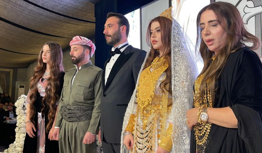 Aşiret düğününde  kilolarca altın takıldı