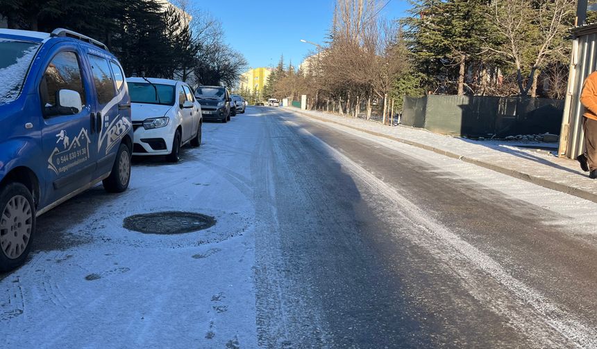 Yollar buz pistine döndü