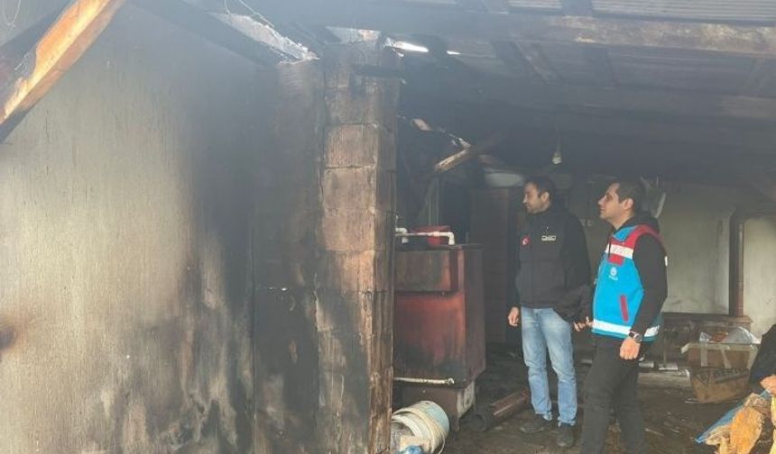 Alevlere teslim olan ahşap ev kullanılmaz hale geldi