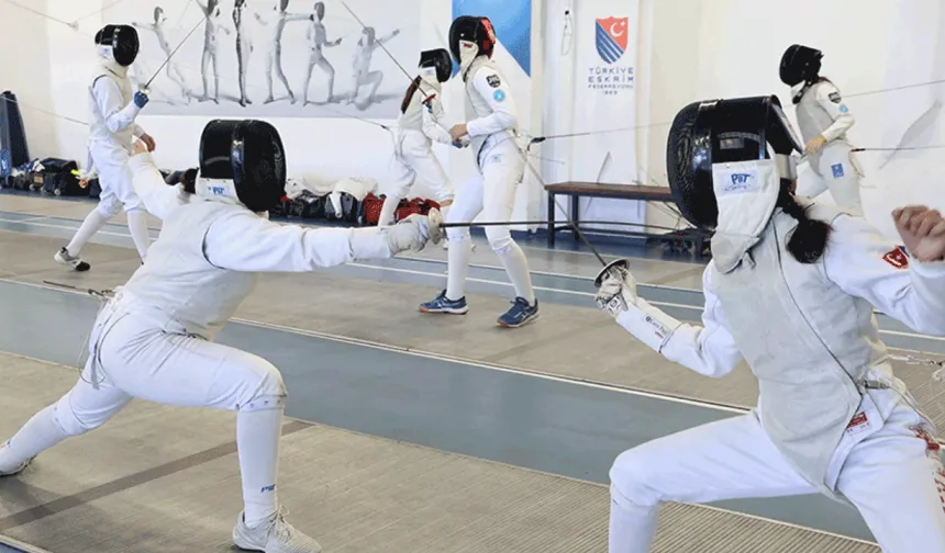 Eskişehirli eskrimciler Antalya’ya hazırlanıyor