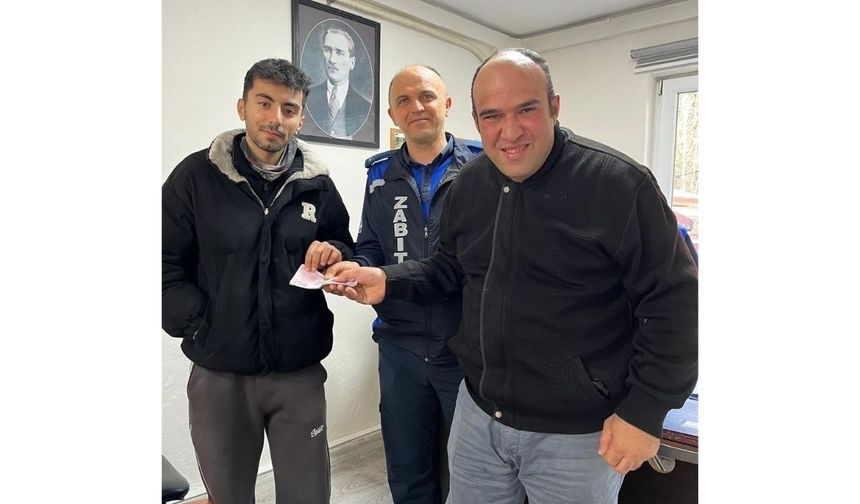 Temizlik personelinden örnek davranış