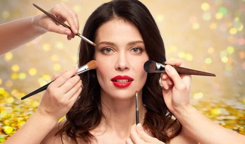 Makyaj çantanızdaki sihir: Uzmanlardan kusursuz görünüm için 5 pratik ipucu