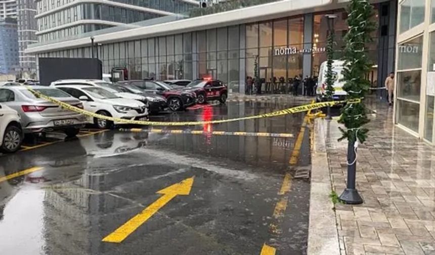 Zeytinburnu’nda kargo paketi patladı! Site danışmasında panik: 2 kişi yaralandı