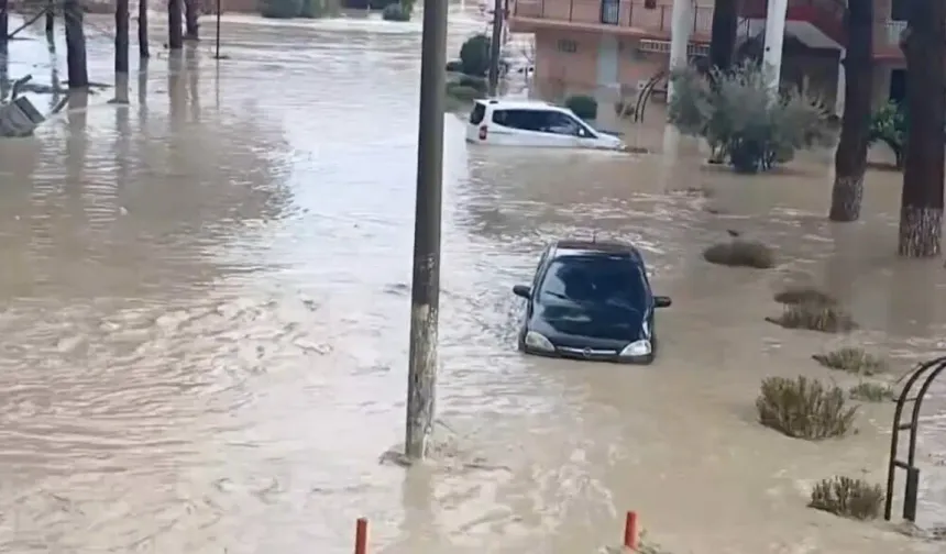 Ege’de Sel Felaketi: Aydın ve Muğla’yı Sağanak Vurdu, Araçlar Sürüklendi!
