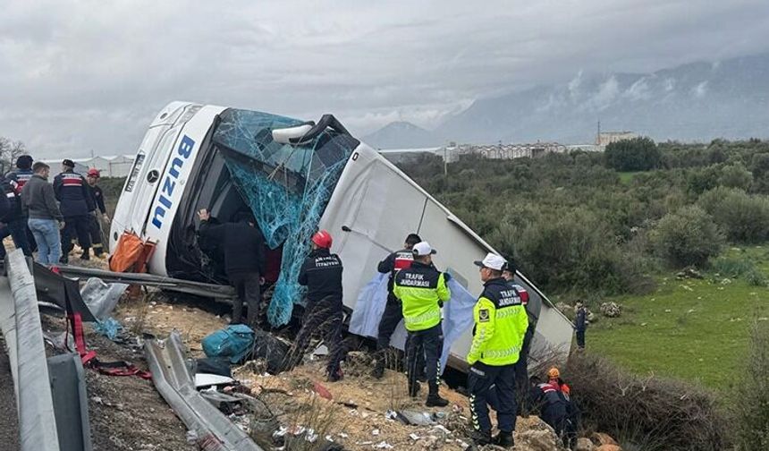 Antalya’da yolcu otobüsü devrildi: 8 ölü, 26 yaralı