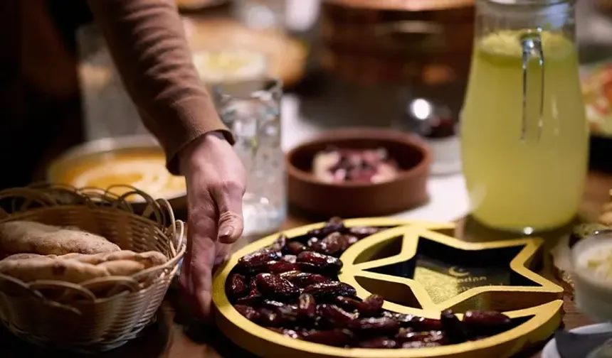 İftardan Sonra Neden Halsiz Kalıyoruz? İşte Uykunuzu "Zehir" Eden O Alışkanlıklar