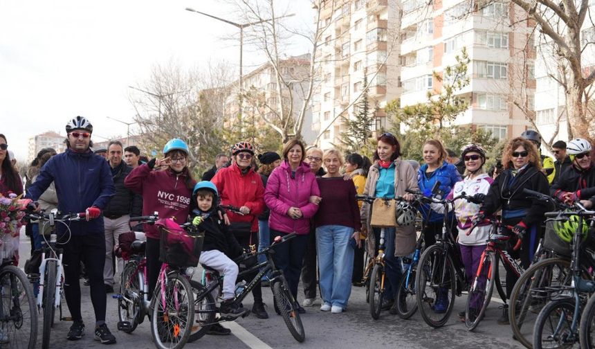 Eskişehir’de Arabasız Pazar’a Yoğun İlgi!