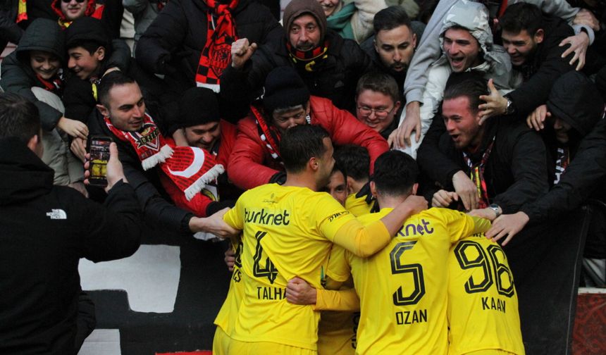 Es Es zirve yarışında kayıp yaşamadı