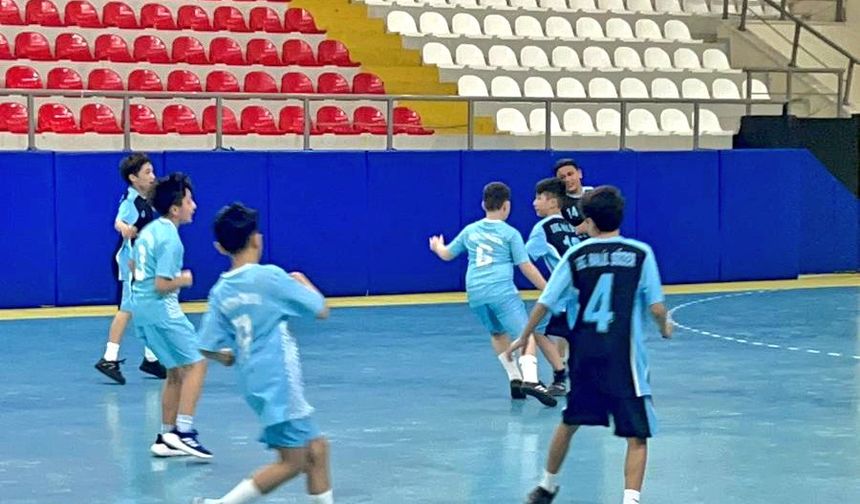 Eskişehir’de okul sporlarında basketbol ve hentbol heyecanı başladı