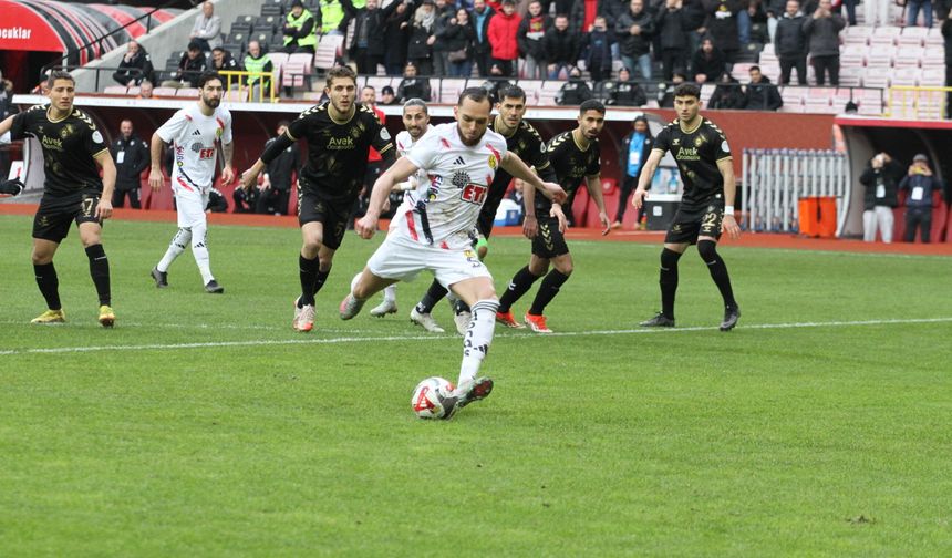 Durdurulamayan Güç: Jakob Siyah-Kırmızılı Formayla Şov Yapıyor