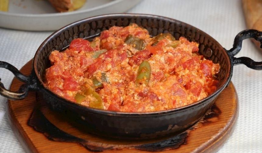 En Pratik Kurtarıcı: Tam Kıvamında Menemen Tarifi Nasıl Yapılır?
