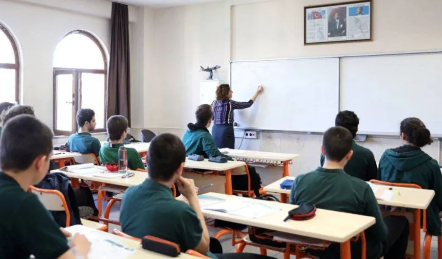 Pazartesi okullar tatil mi? Yarın okul var mı?