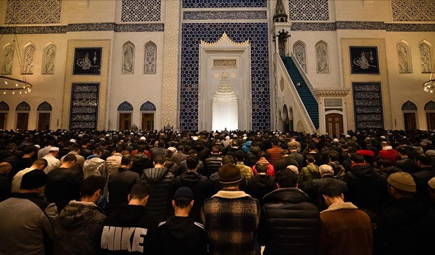 Eskişehirliler Dikkat! İlk Teravih Ne Zaman Kılınacak? İşte Gün Gün Vakitler