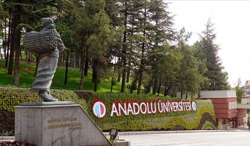 Anadolu Üniversitesi'nde Konser İptali: Acı Haber Programı Değiştirdi