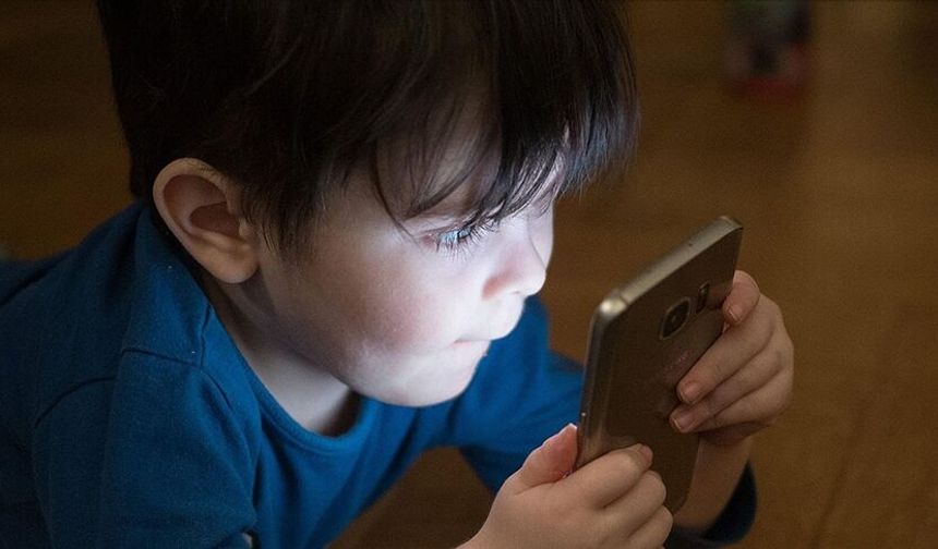 Ekran süresi arttı, bağımlılık tartışması büyüdü