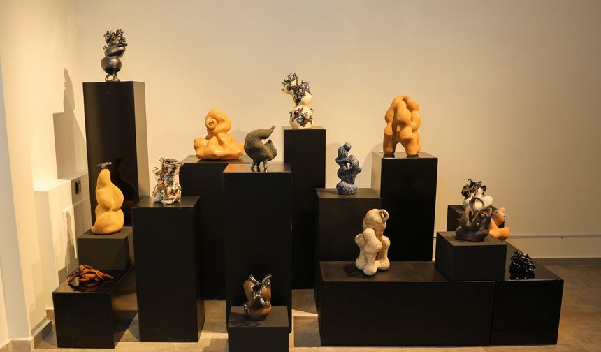 “Varınca Ara” seramik sergisi Sanat Sokağı’nda açıldı