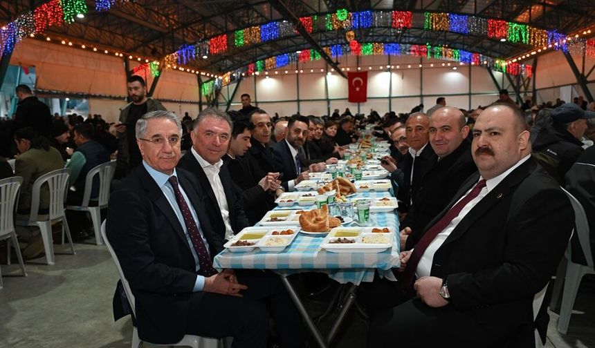 Gönül Sofraları İnönü’de Kuruldu: Kadir Gecesi’nde Muhteşem İftar