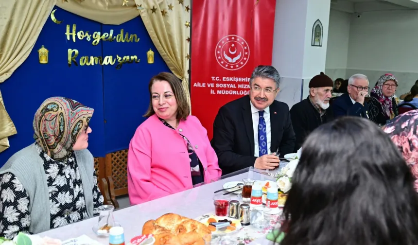 Eskişehir'de "Vefa ve Nesiller Buluşması" İftarı: Vali Yılmaz Toplumun Tüm Kesimleriyle Bir Araya Geldi