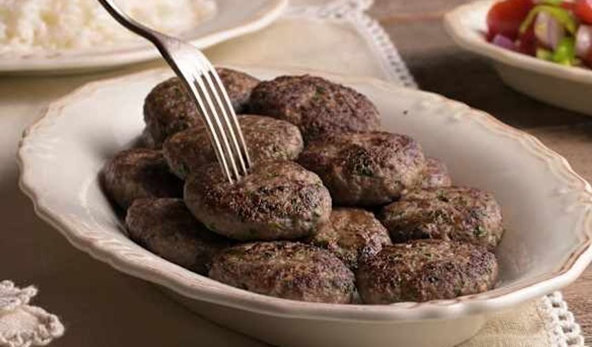 Anne Köftesi Tarifi: Geleneksel ve Lezzetli Bir Yemek