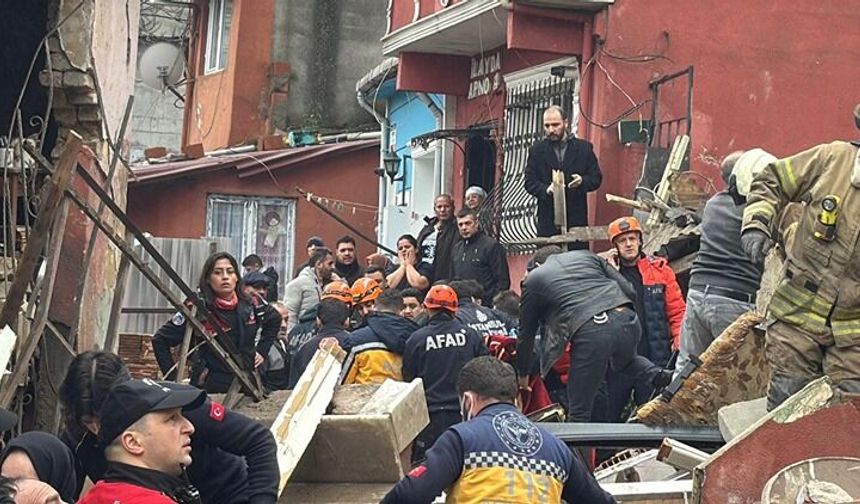 Fatih’te bina çökmesi: 1 ölü, 10 yaralı