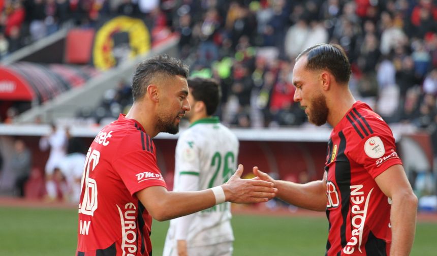 Kırmızı Şimşekler Bornova’yı 7 golle devirdi