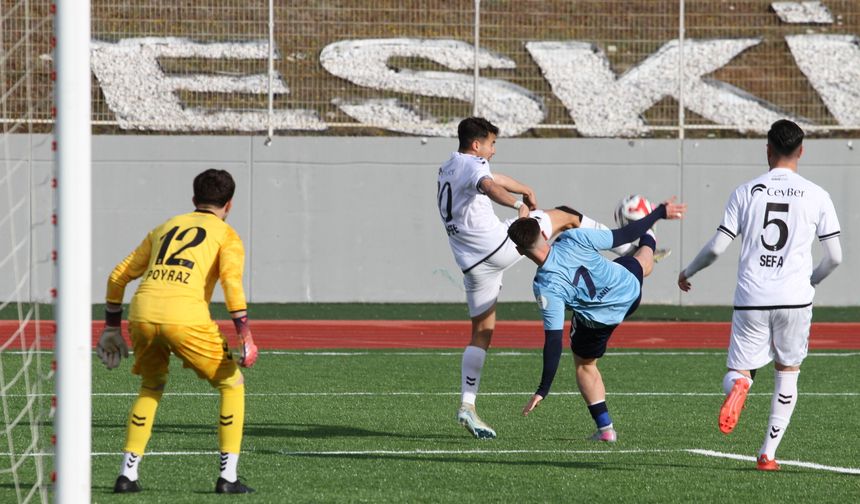 Anadolu fırtınası esti! Altay’a 3 gol, 2 kırmızı kart!