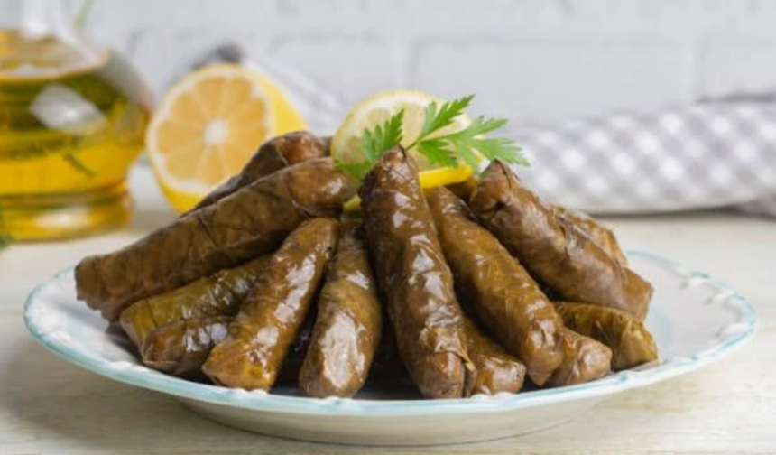 Bayram sofralarının vazgeçilmez lezzeti zeytinyağlı yaprak sarma tarifi