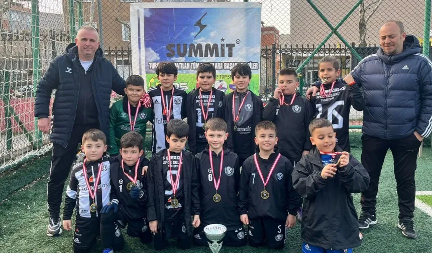 Es Şimşekler kupayla döndü