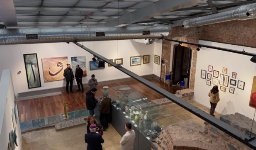 “Lale: Zamansız Akış” sergisi İstanbul’da sanatseverlerle