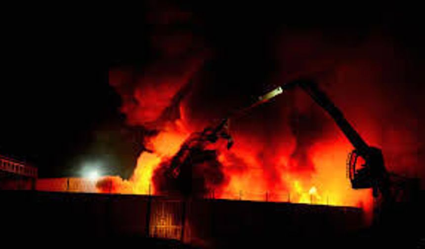 Eskişehir’de Yangın Alarmı: Alevler İnşaat Önünden Yükseldi