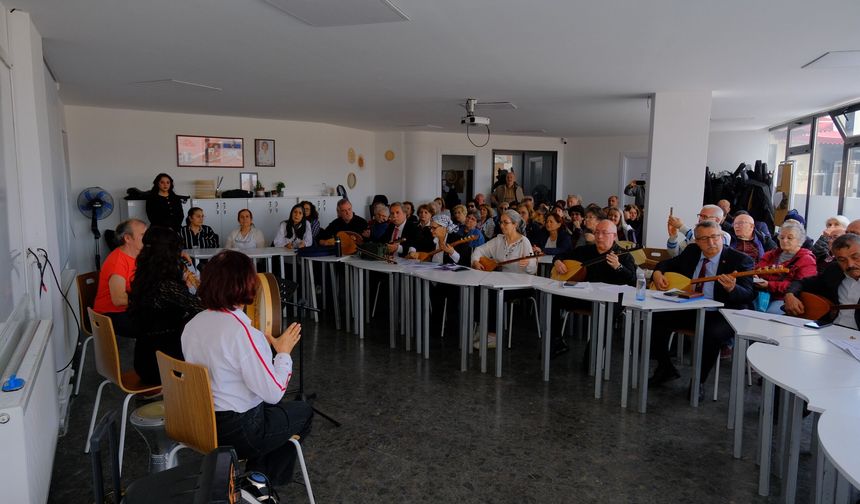 Eskişehir'de Kıdemli Vatandaşlar Türkülerle bir araya geldi