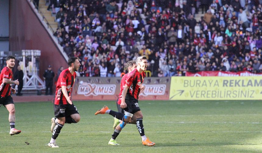 Şampiyonluk düğümü son 4 haftaya kaldı