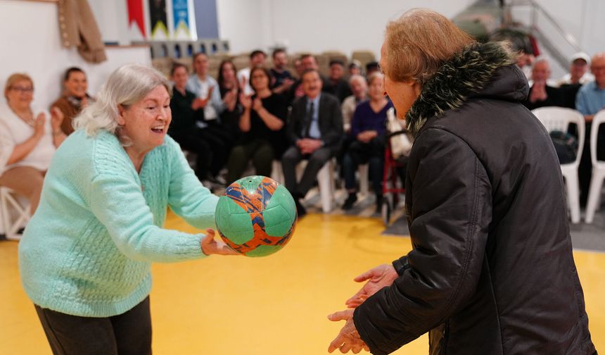 Başkan Ataç Deneyimli Vatandaşları Yalnız Bırakmadı: Yaşlılar Haftası’na Renkli Kutlama