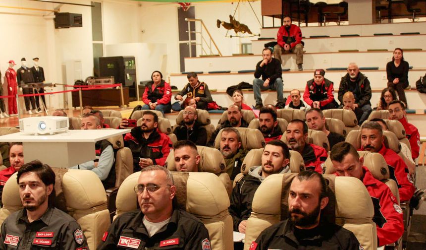 Afet Anında Kesintisiz İletişim: Tepebaşı TAK Ekibi Telsiz Başında!