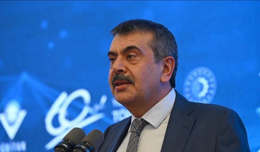 Bakan Tekin: Ara tatiller yaz tatiline eklenecek, okul günleri değişmeyecek
