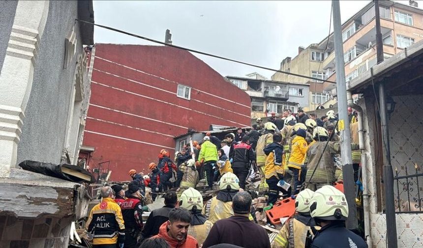 Fatih’te Doğal Gaz Patlamasıyla İki Bina Çöktü