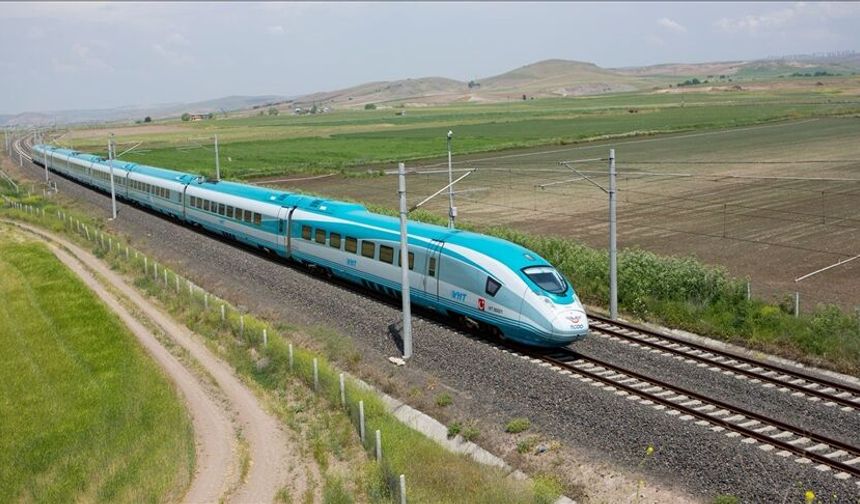 Türkiye’nin Hız Serüveni 17 Yaşında: Ankara-Eskişehir YHT’den Gurur Tablosu!