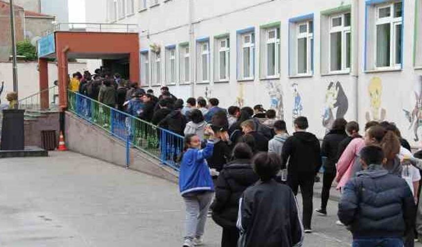 Eskişehir’de Okul Önlerinde Kuş Uçurtulmuyor: Güvenlik En Üst Seviyede