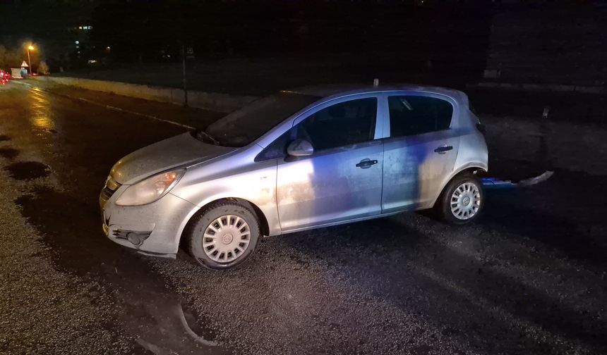 Eskişehir'de Yağmur Kazayı Beraberinde Getirdi: Kontrolden Çıkan Otomobil Duvara Çarptı